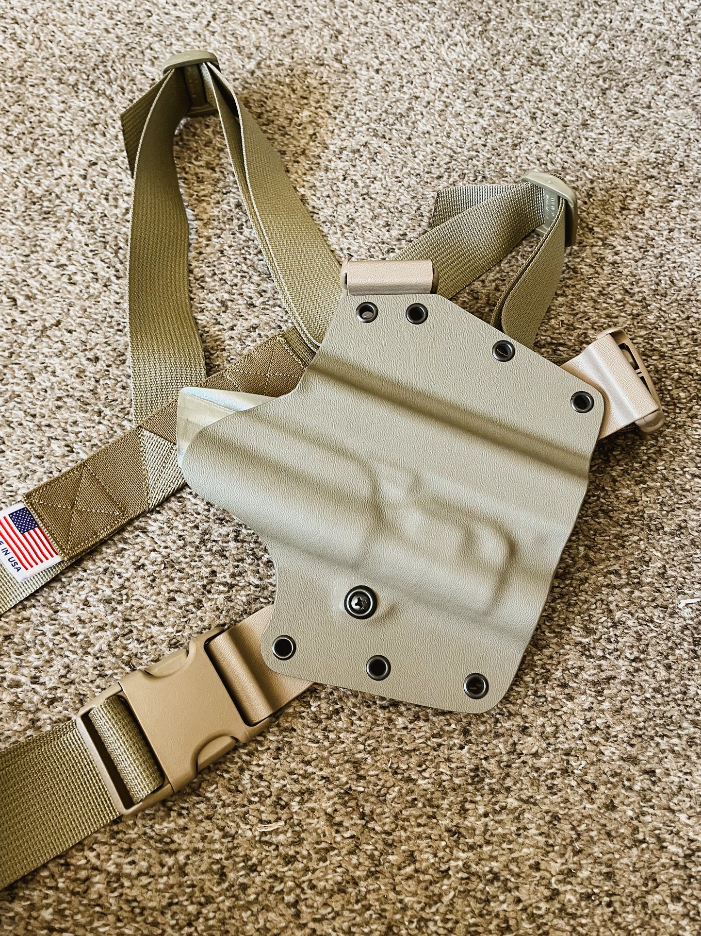Arctos Arms chest holster for a glock 40 (or G20) with streamlight TLR1, FDE kydex with FDE harness and buckles.